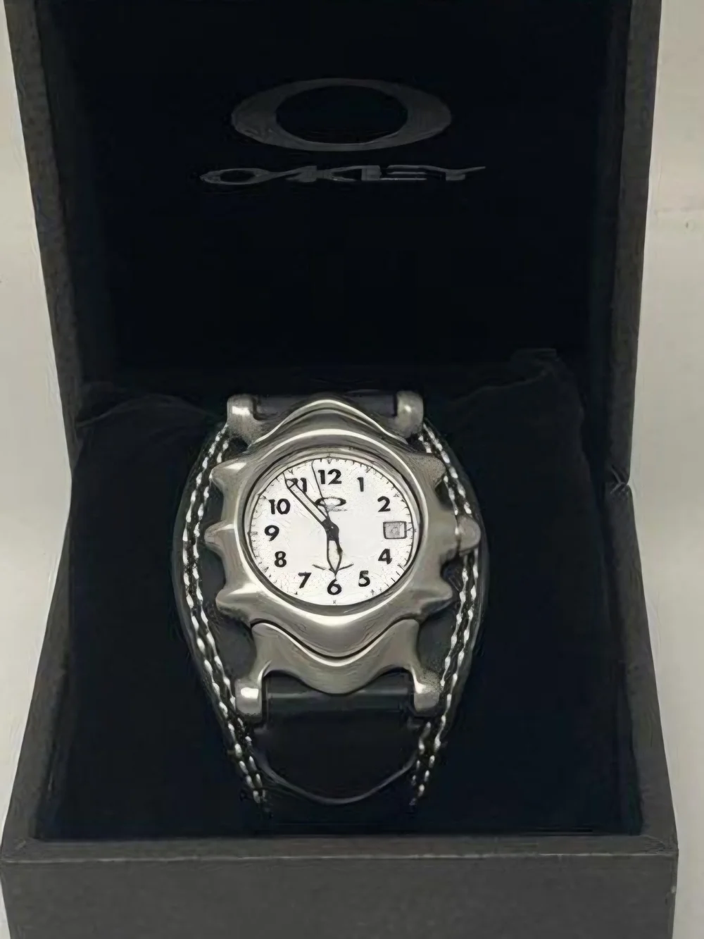 Vintage Oakley Saddleback Watch - White Dial, Honed Stainless Steel Box/Manual